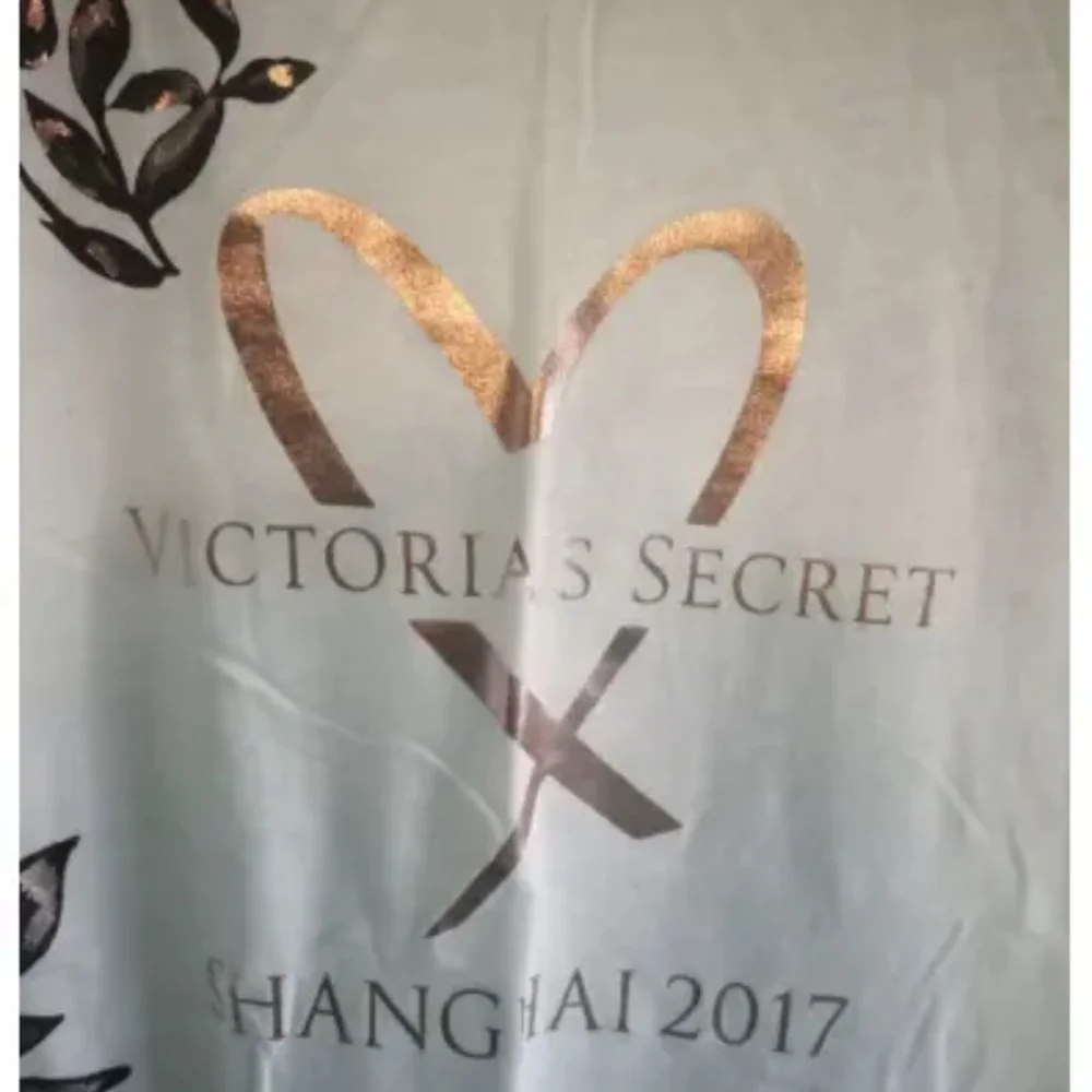 Victoria's Secret Shanghai 2017 XS With Bonus Purple Medium Length Sleeve Shirt - Picture 8 of 12